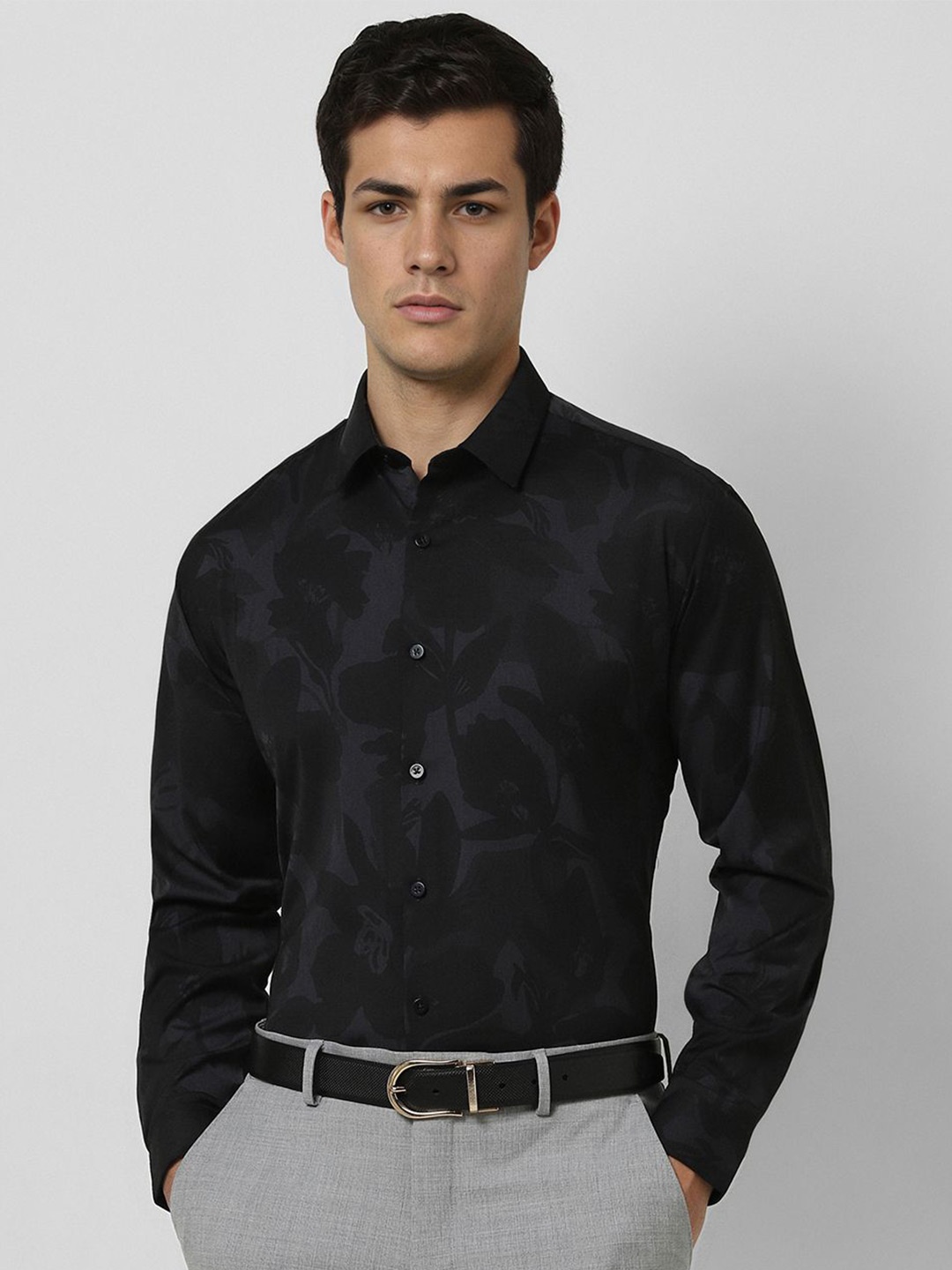 

V Dot Men Slim Fit Spread Collar Floral Printed Formal Shirt, Black