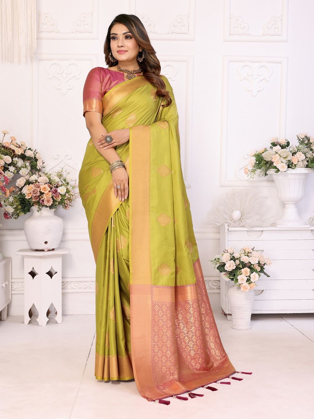 

LeeliPeeri Designer Woven Design Zari Silk Blend Banarasi Saree, Green