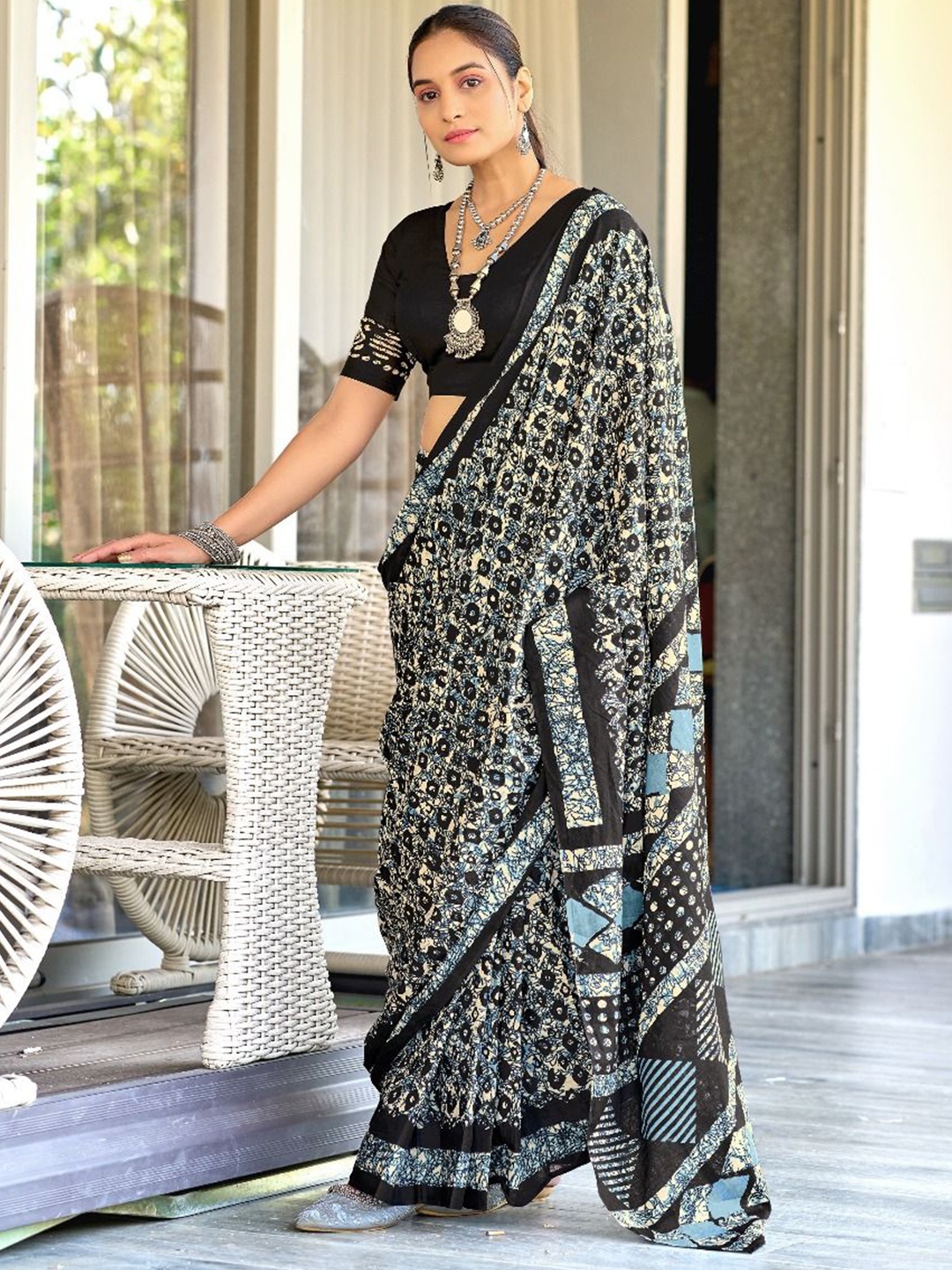 

Anouk Ethnic Motifs Pure Cotton Handloom Block Print Saree, Black