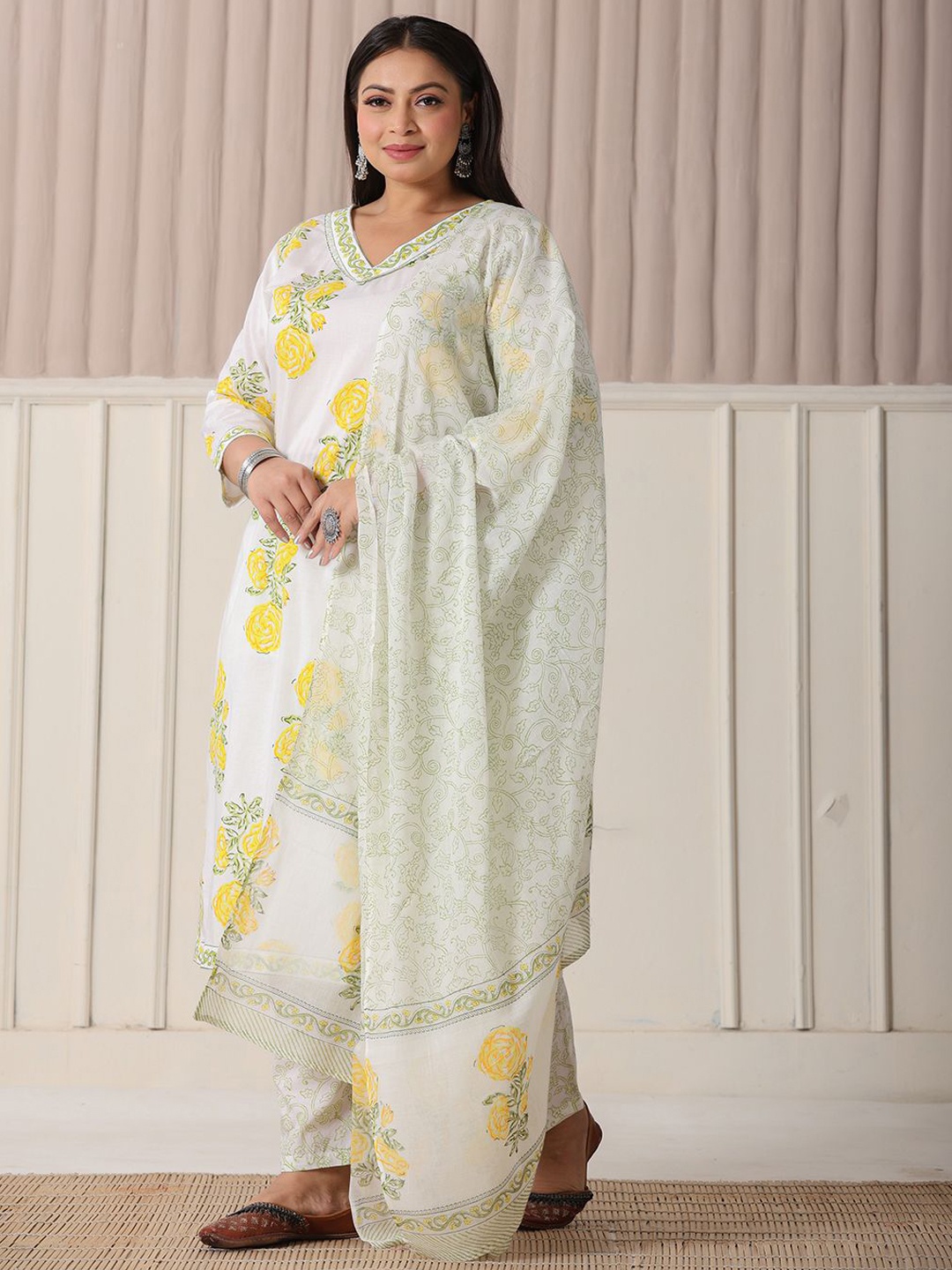 

Yufta Women Floral Embroidered Regular Sequinned Pure Cotton Kurta with Trousers & With Dupatta, White