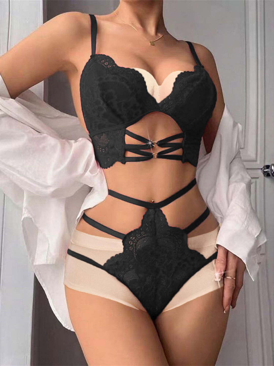 

FIMBUL Lace Cut-Out Detailed Baby Doll, Black