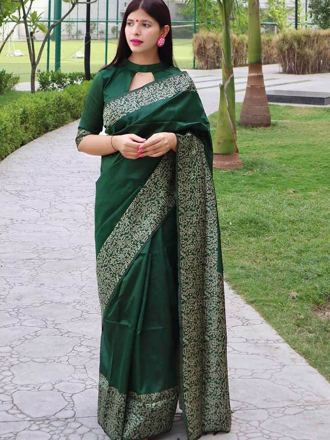 

APNISHA Pure Silk Banarasi Saree, Green