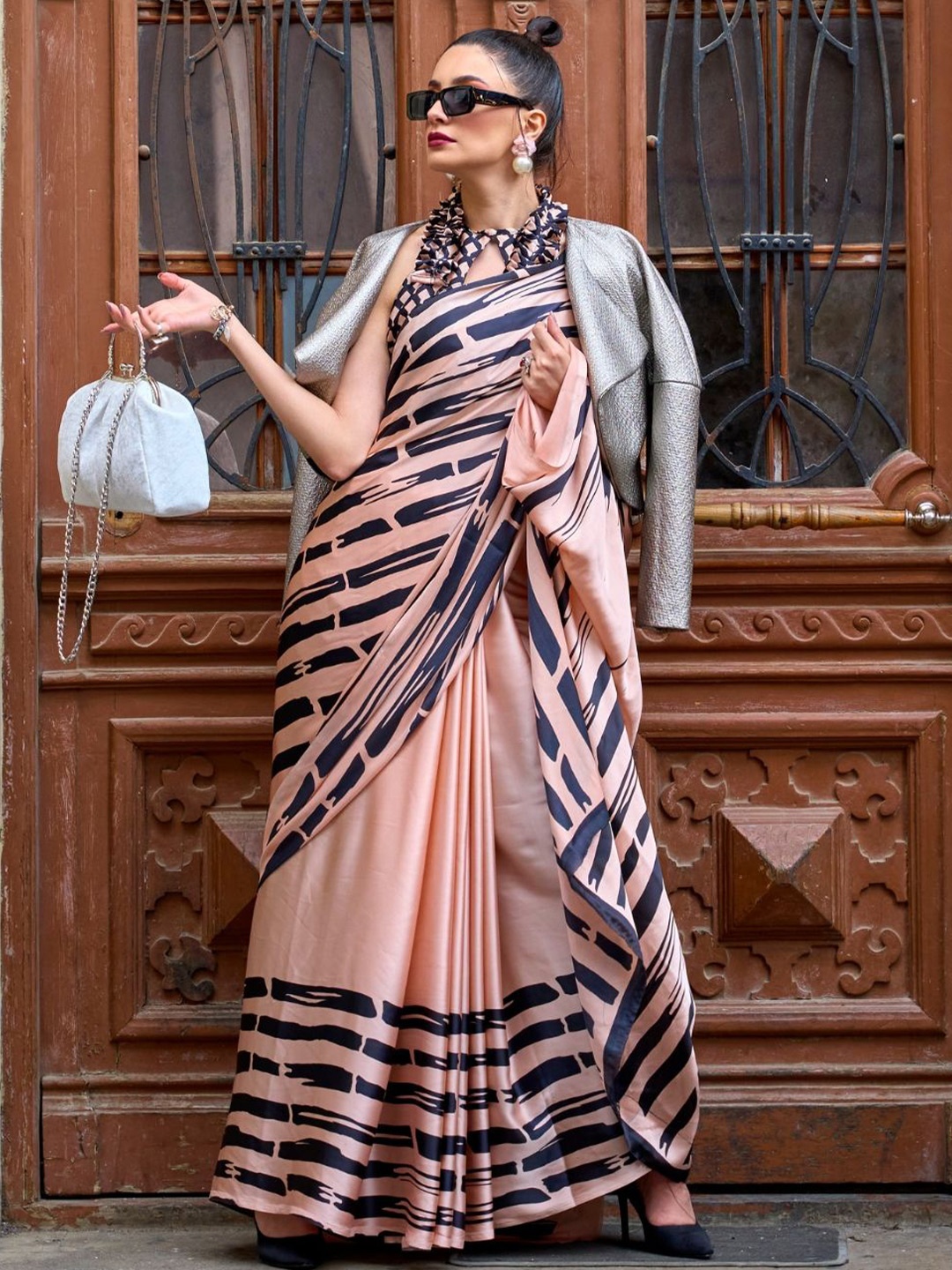 

BLENDIFY Printed Satin Daily Wear Saree, Peach