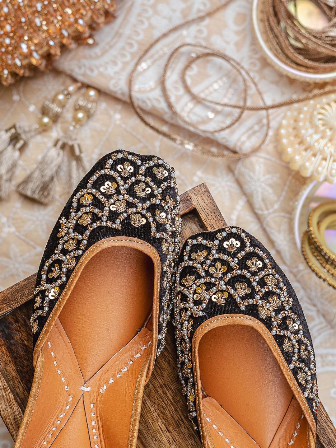 

NR By Nidhi Rathi Women embroidered Mojaris Flats, Black