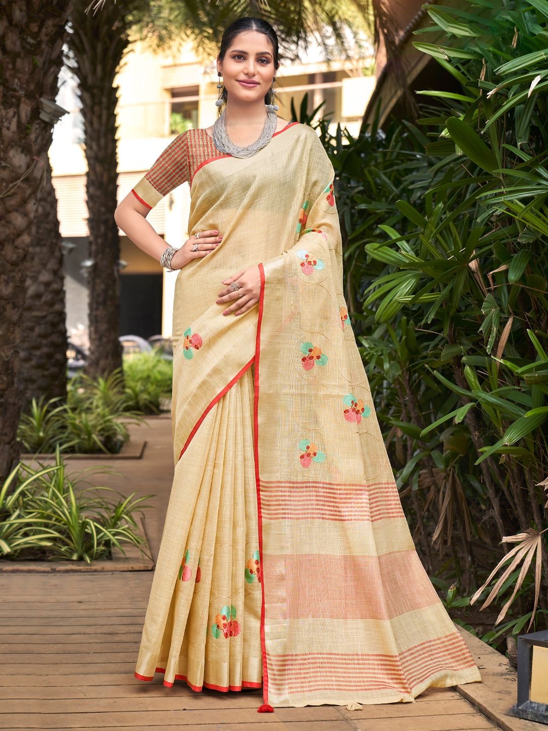 

DIVASTRI Embellished Embroidered Linen Blend Saree, Beige