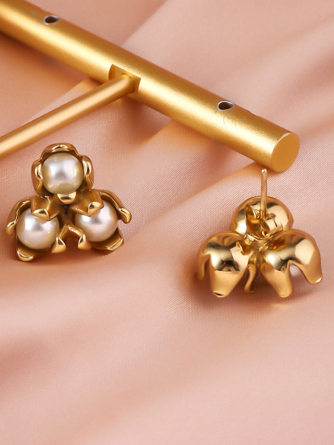 

MEENAZ Stainless Steel Gold-Plated Pearls Studded Floral Shaped Anti Tarnish Studs