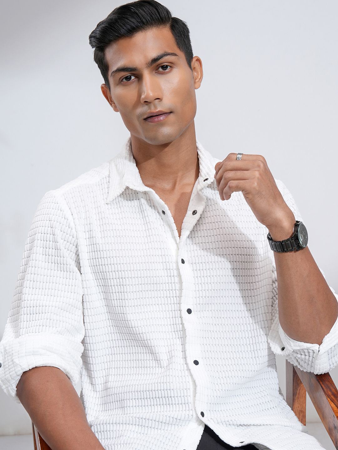 

HIGHLANDER Men Cutaway Collar Textured Casual Shirt, White