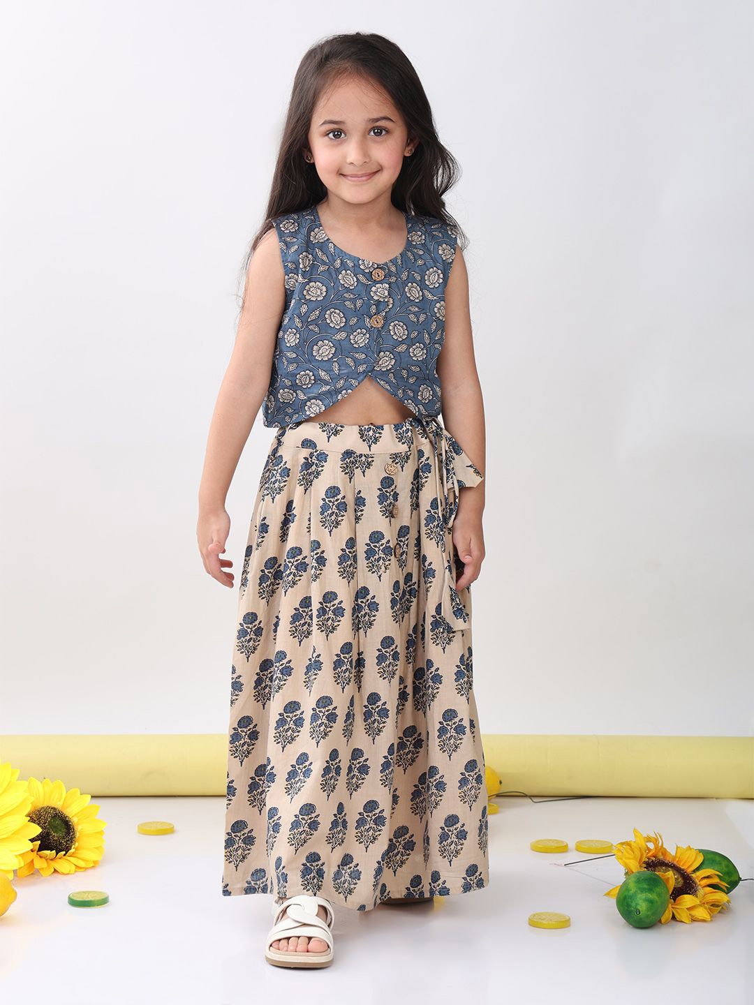 

Sangria Girls Floral Printed Top With Lehenga, Blue