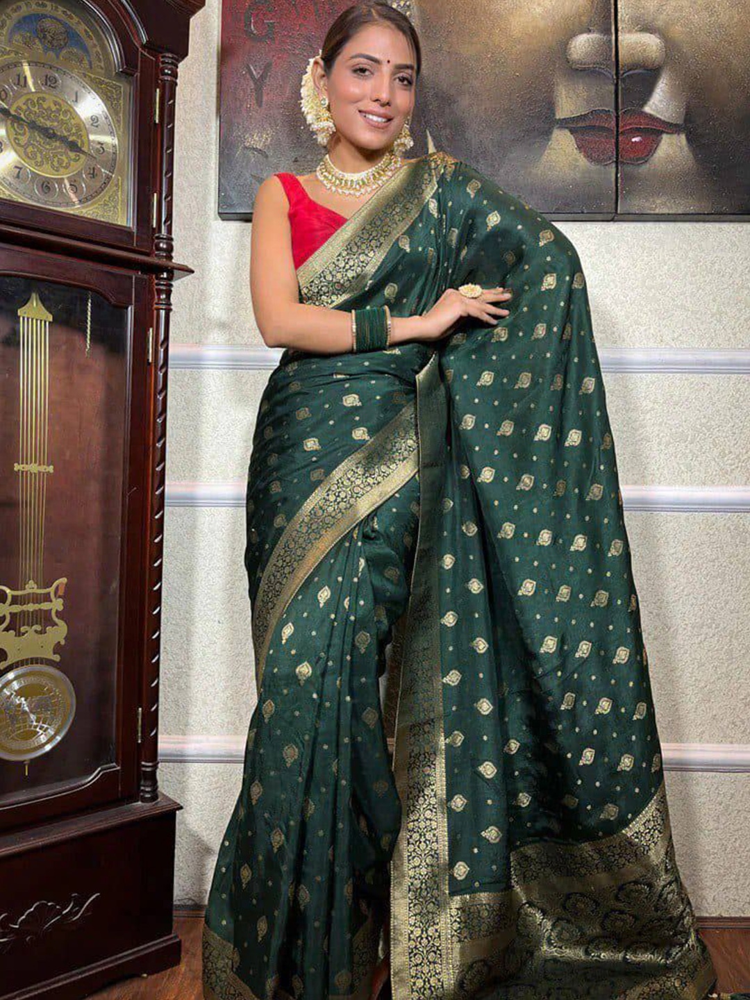 

APNISHA Woven Design Zari Pure Silk Banarasi Saree, Green