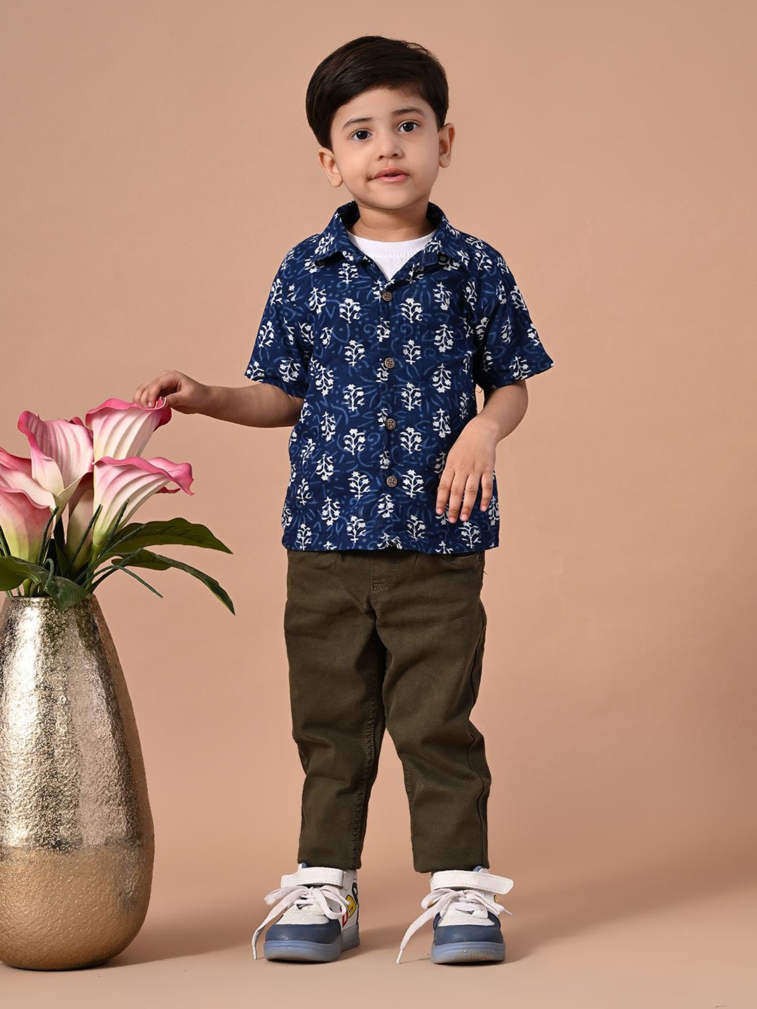 

MoMaa Boys Comfort Fit Spread Collar Floral Printed Cotton Casual Shirt, Navy blue