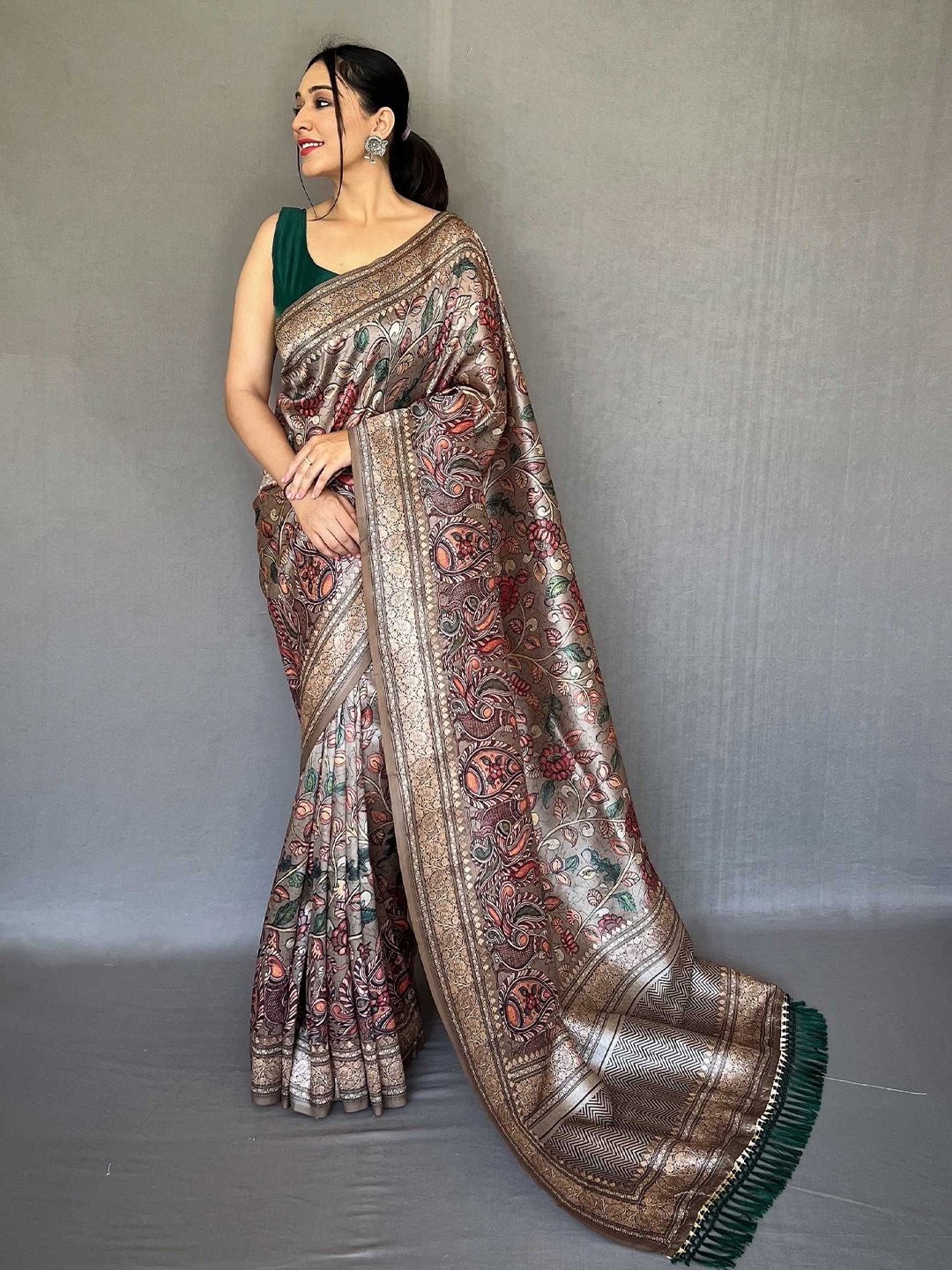 

DIVASTRI Kalamkari Printed Zari Saree, Grey