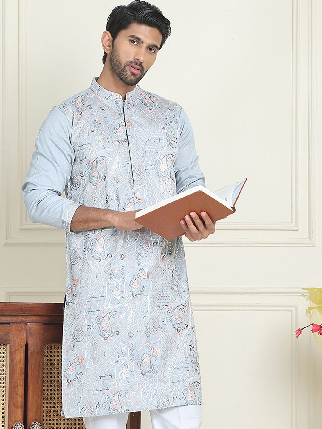 

Anouk Blue Floral Embroidered Mandarin Collar Straight Kurta