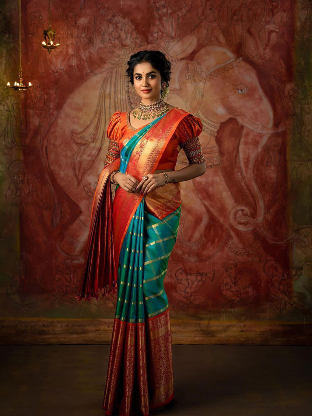 

APNISHA Woven Design Zari Pure Silk Banarasi Saree, Green