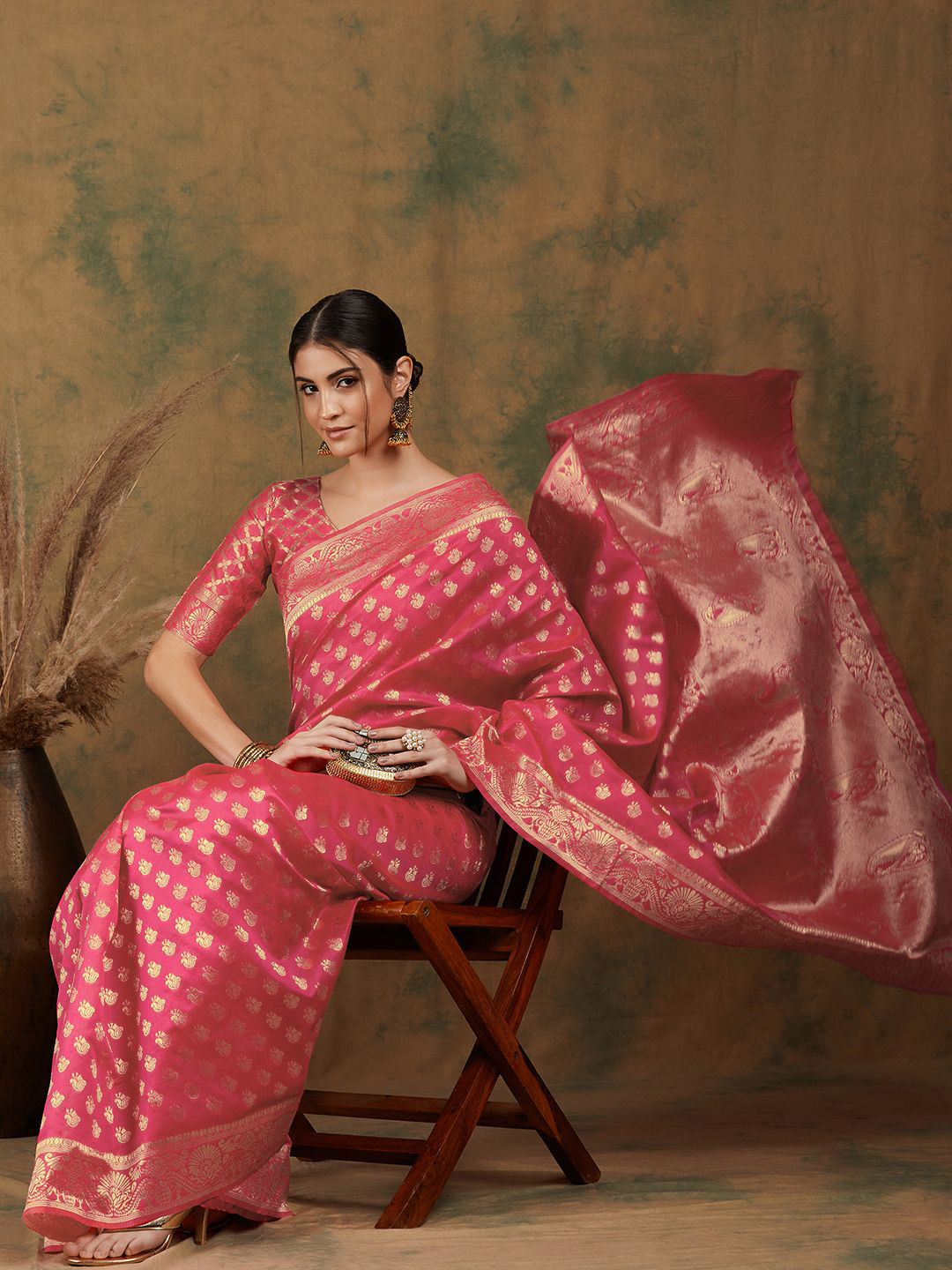 

Sangria Women Woven Design Saree With Blouse, Peach