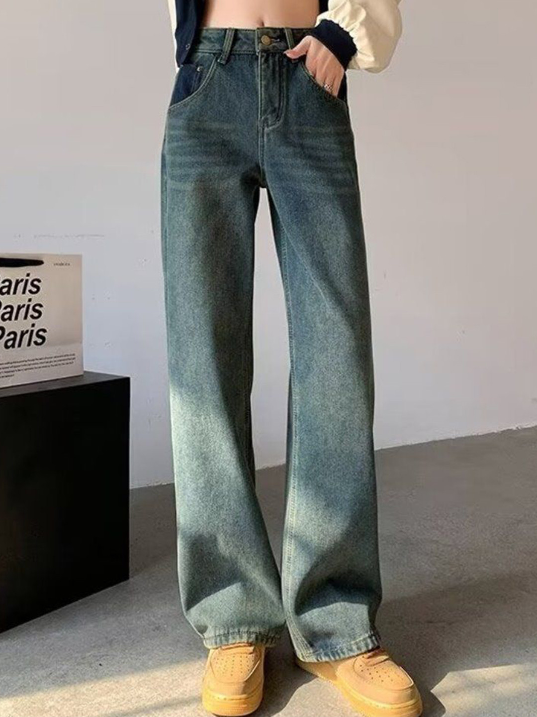 

DressBerry Women Relaxed Fit High-Rise Light Fade Jeans, Blue