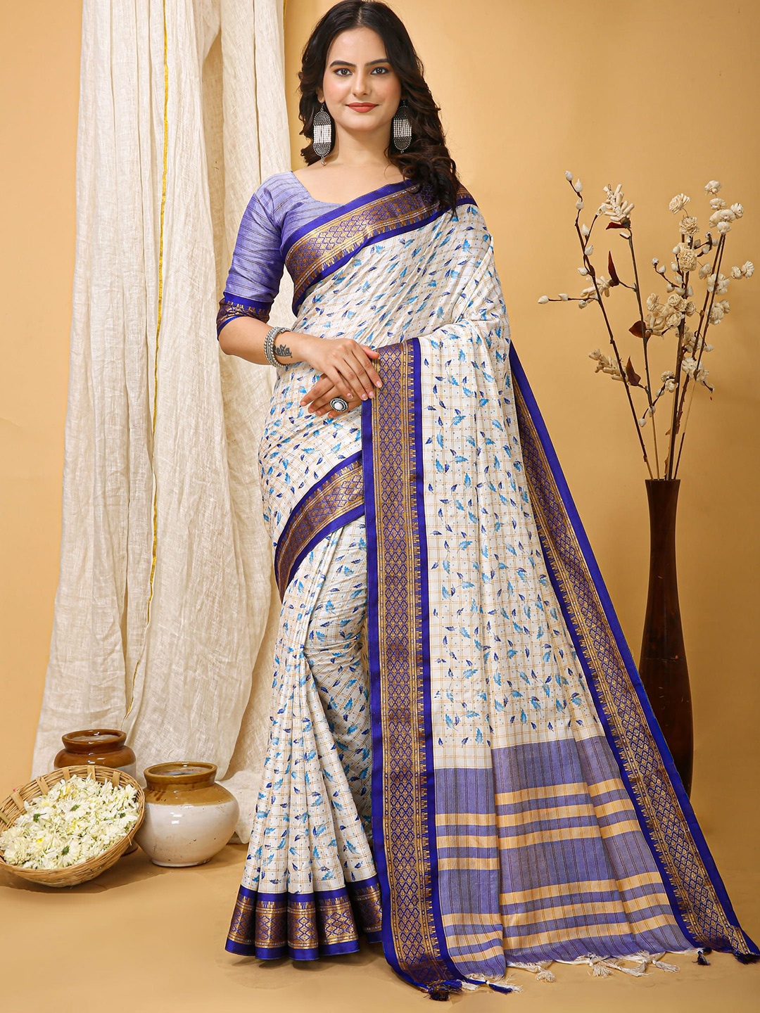 

KALINI Floral Zari Art Silk Banarasi Saree, White