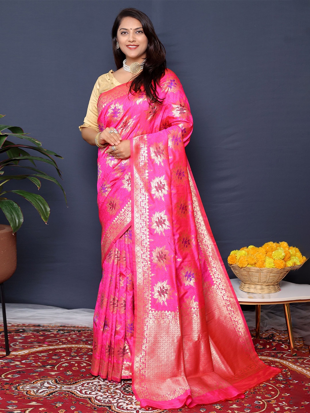 

Kandora Floral Zari Pure Silk Banarasi Saree, Pink