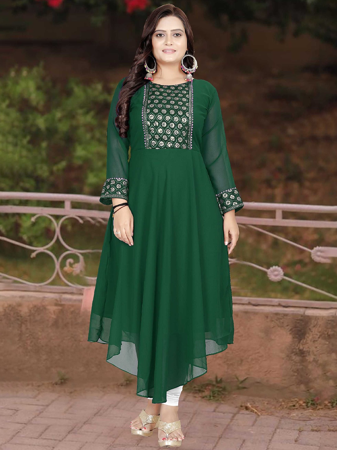 

BINDUDI Embroidered Gotta Patti Round Neck Georgette Anarkali Kurta, Green