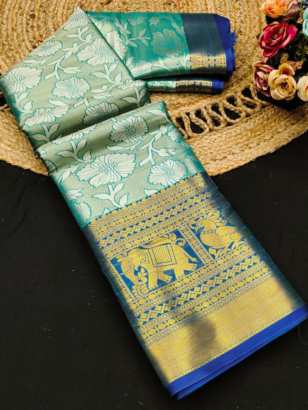 

DIVASTRI Floral Zari Pure Silk Handloom Banarasi Saree, Sea green