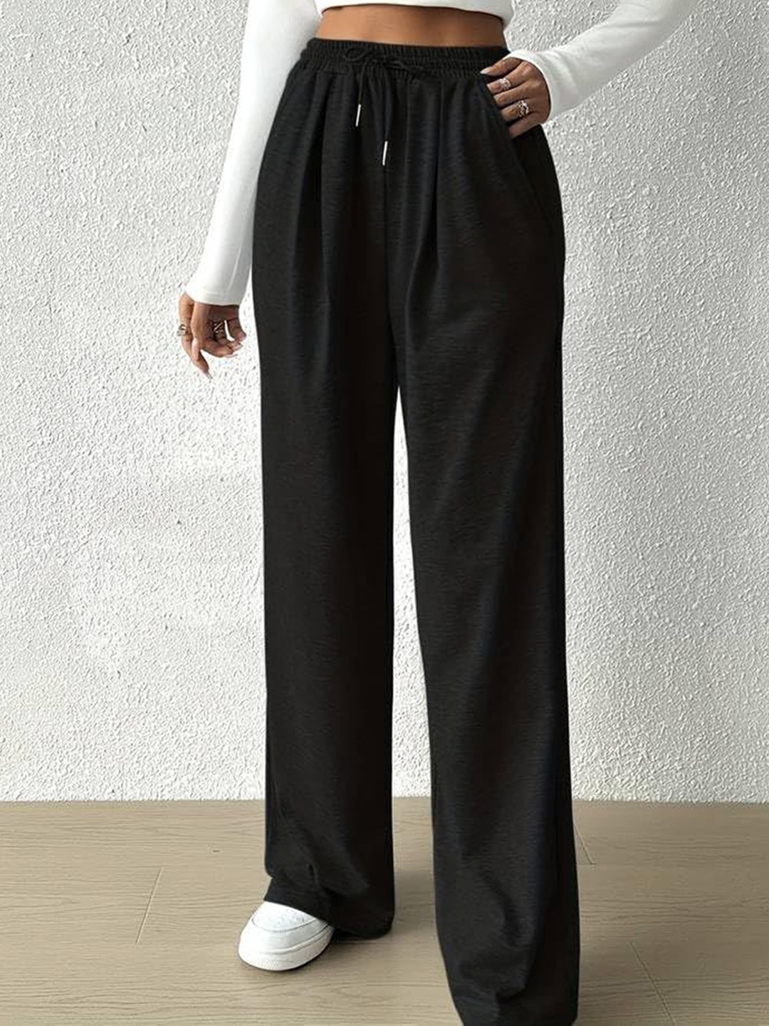 

dockstreet Women Relaxed Fit Pure Cotton Mid Rise Track Pants, Black