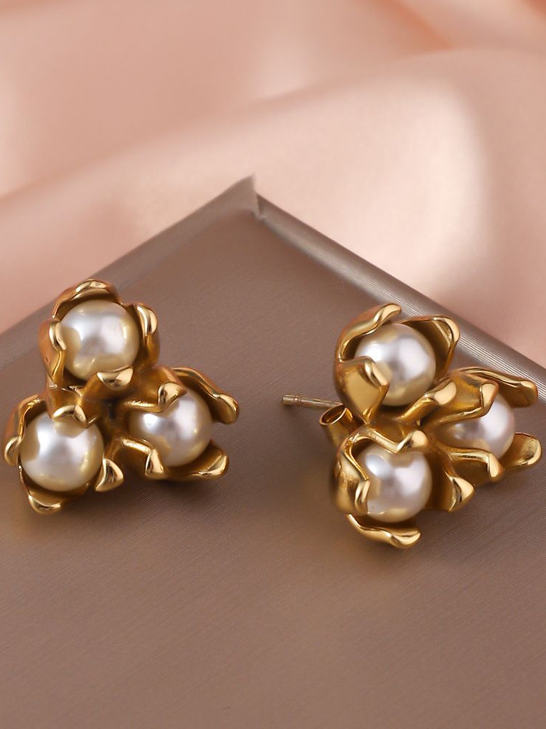 

MEENAZ Stainless Steel Gold-Plated Pearls Studded Floral Shaped Anti Tarnish Studs