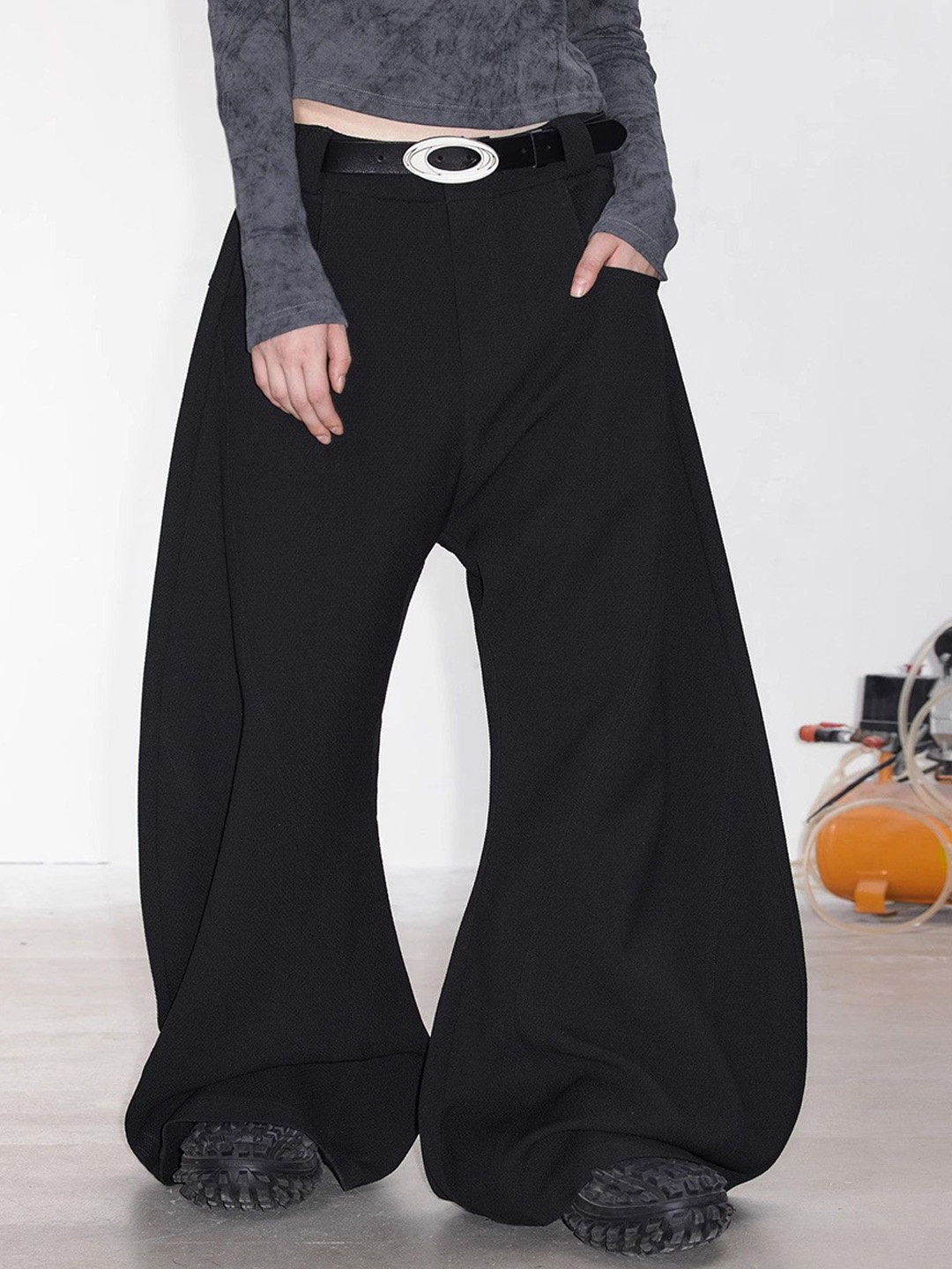 

DressBerry Women Regular Fit Mid-Rise Bootcut Trousers, Black