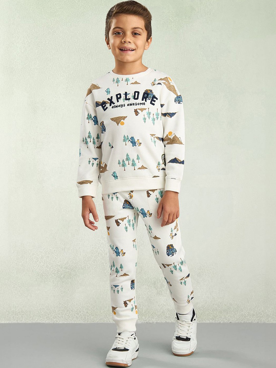 

max Boys Printed Round Neck Sweatshirt With Joggers, White