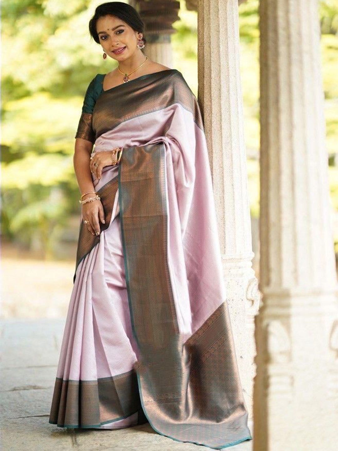 

APNISHA Ethnic Motifs Zari Pure Silk Banarasi Saree, Peach