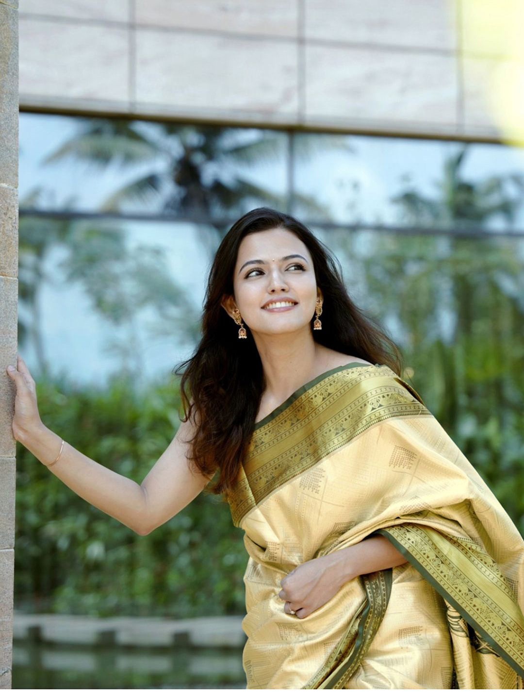 

Mitera Woven Design Zari Pure Silk Banarasi Saree, Cream