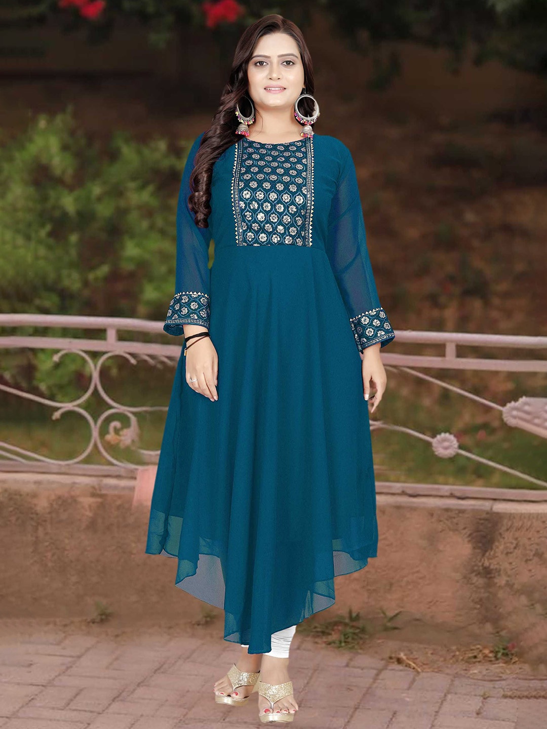 

BINDUDI Embroidered Gotta Patti Round Neck Georgette Anarkali Kurta, Green