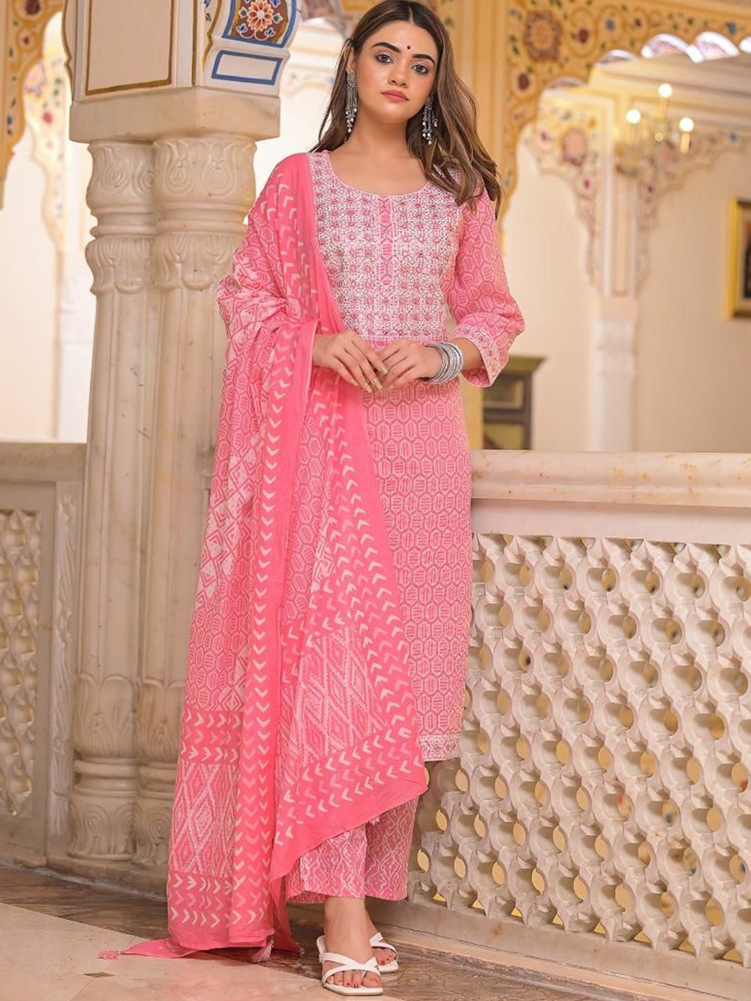 

Gauric creation Ethnic Motifs Printed Embroidered Kurta With Trousers And Dupatta, Pink