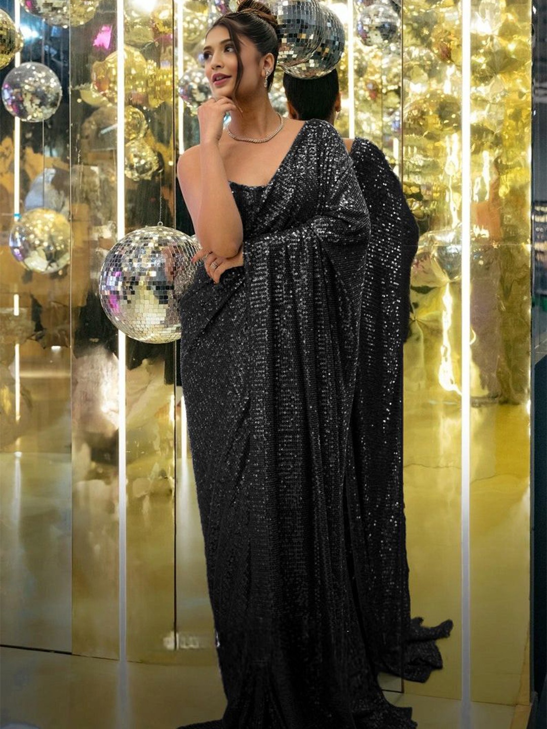 

ANJANI TEXTILE Embellished Sequinned Saree, Black
