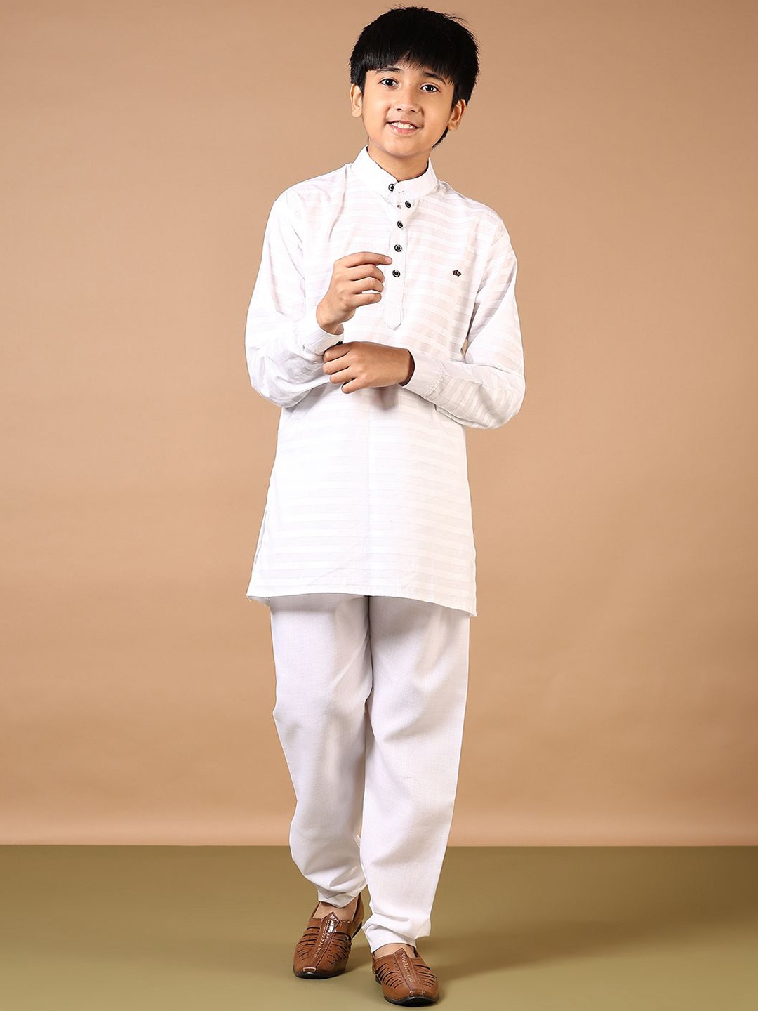 

V-Mart Boys Striped Band Collar Straight Kurta With Pyjamas, White