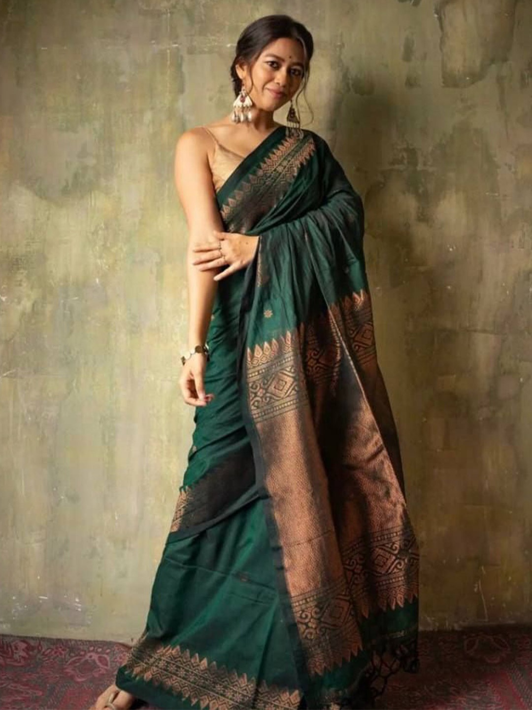 

VILLE FASHION Woven Design Zari Art Silk Kanjeevaram Saree, Green