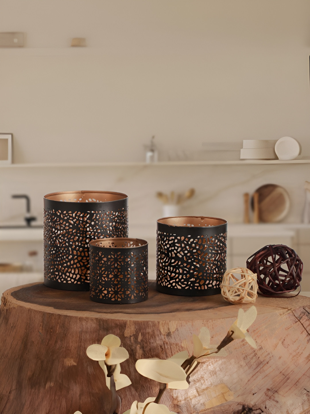 

Homspurts Black & Gold Toned 3 Pieces Metal Candle Holder