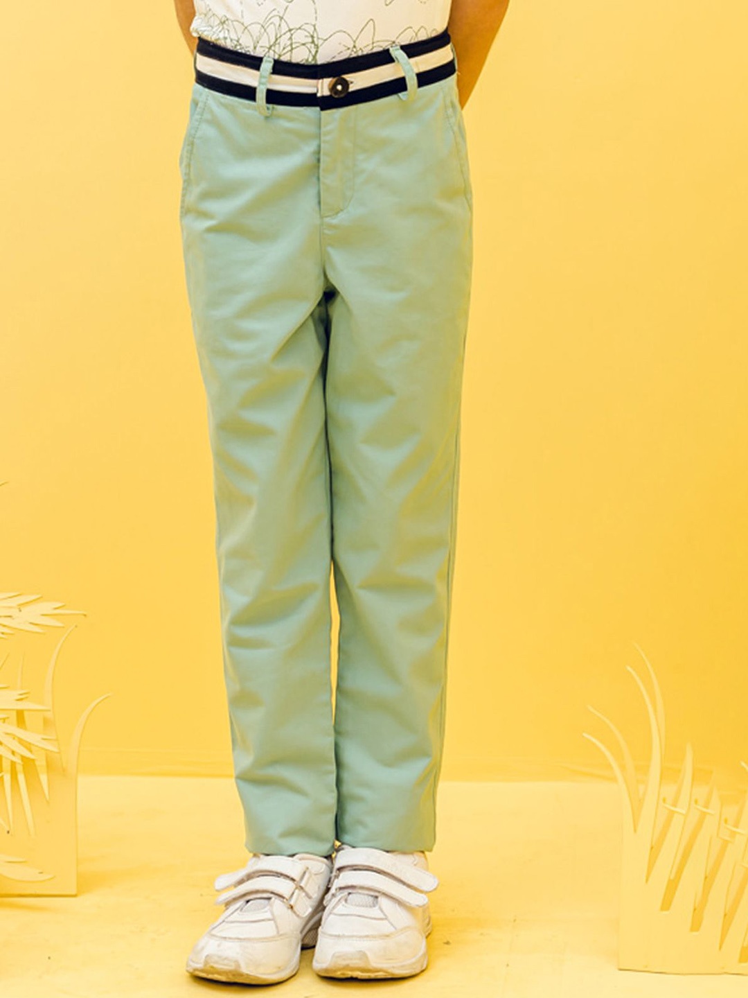 

FOREVER FRIDAY Boys Solid Mid-Rise Regular Fit Trousers, Green