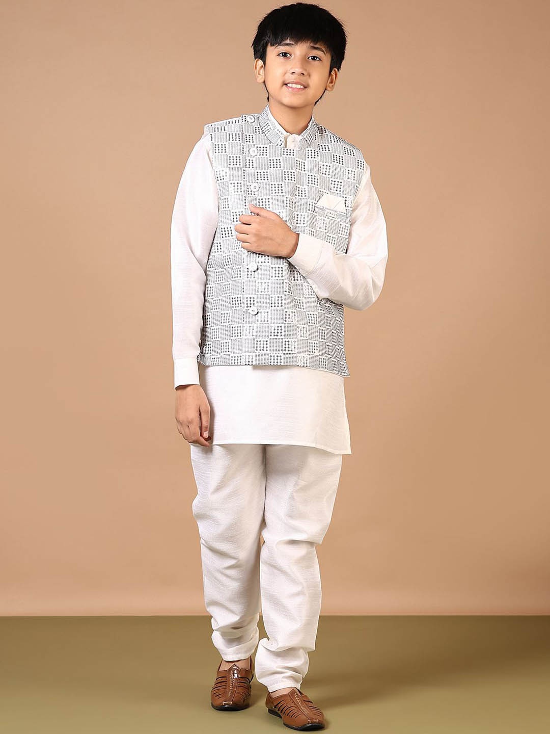 

V-Mart Boys Band Collar Pure Cotton Kurta With Pyjamas & Nehru Jacket, White