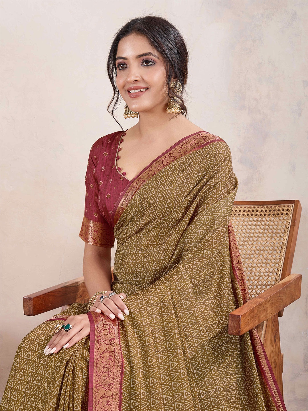 

Mitera Dabu Zari Pure Crepe Dabu Saree, Gold