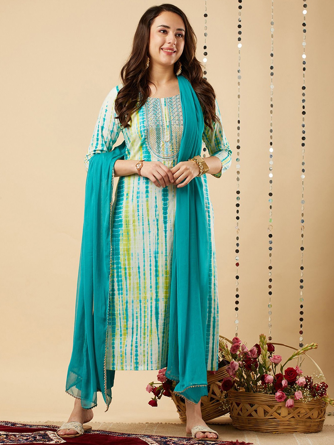 

DIVASTRI Abstract Printed Round Neck Straight Kurta With Trouser And Dupatta, Turquoise blue