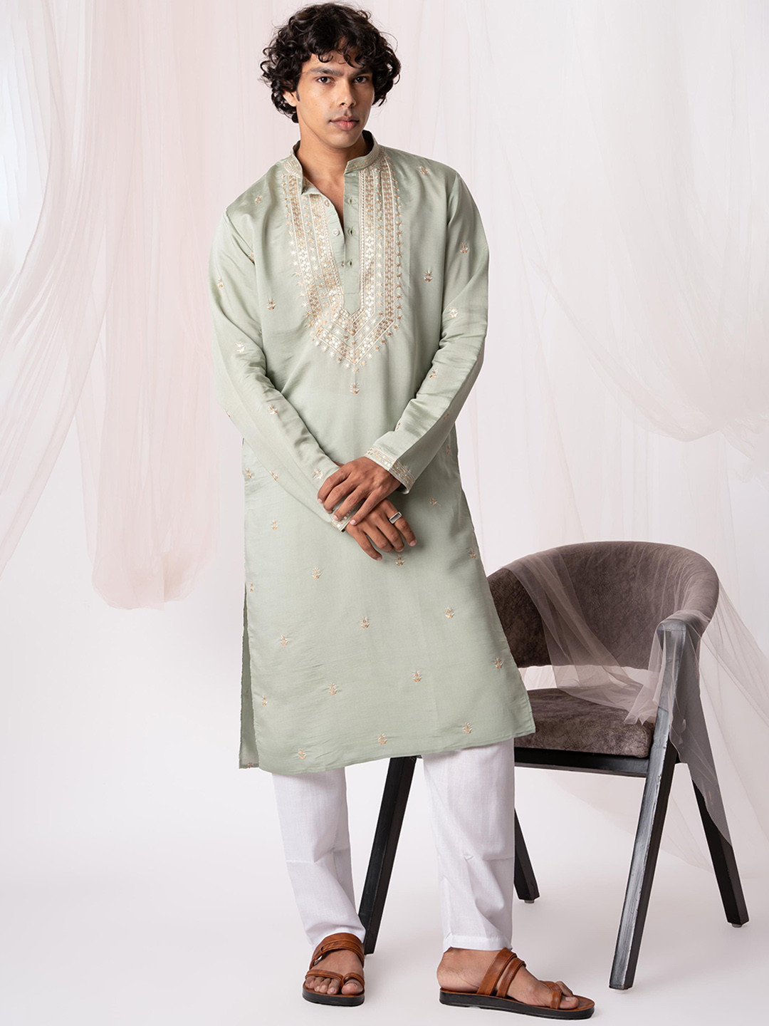 

5 Stitch Floral Embroidered Mandarin Collar Sequinned Straight Kurta With Pyjamas, Green