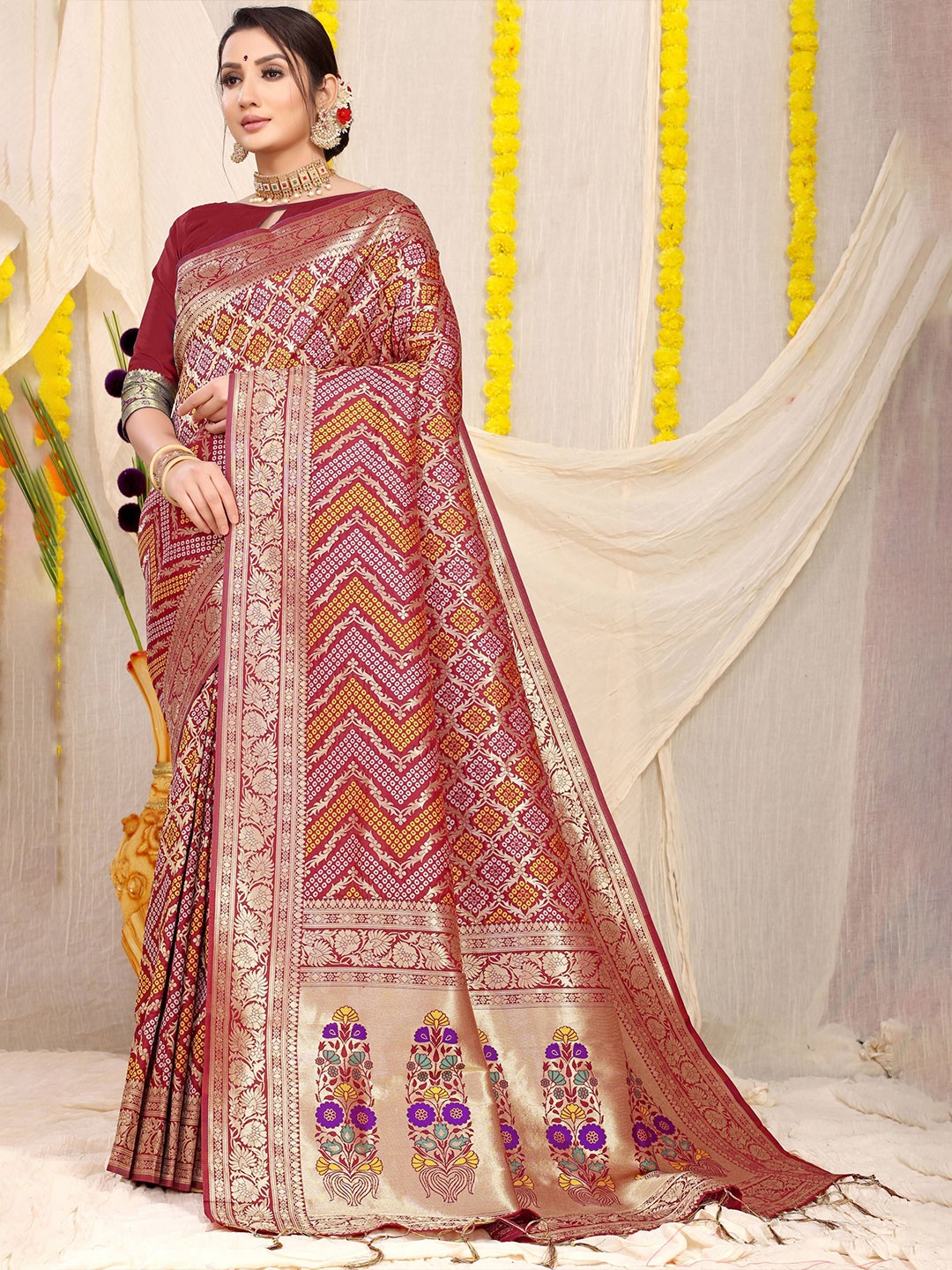 

Kandora Woven Design Zari Pure Silk Paithani Saree, Maroon