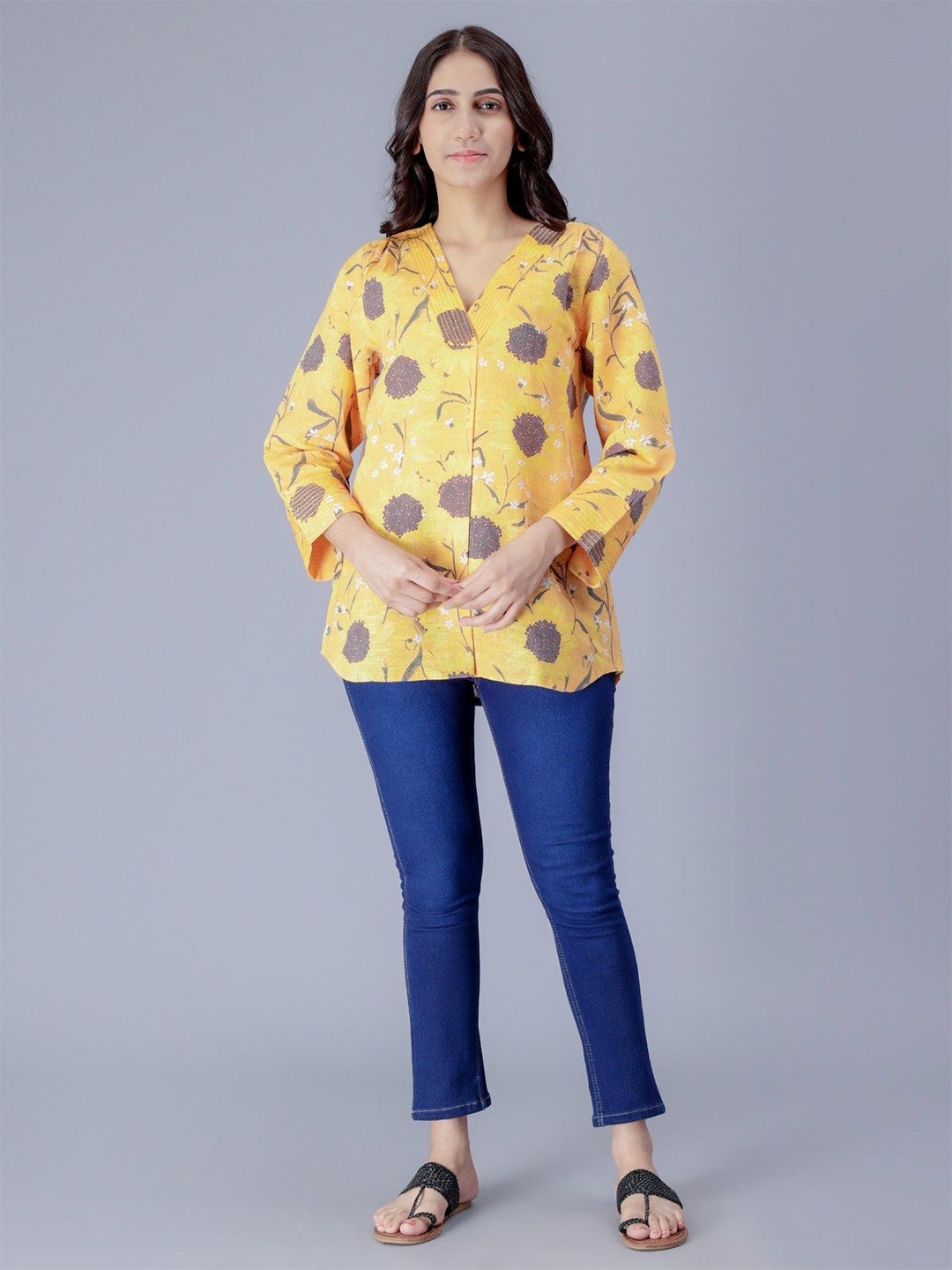

EARTHY TWEENS Women Printed V-Neck Top, Yellow