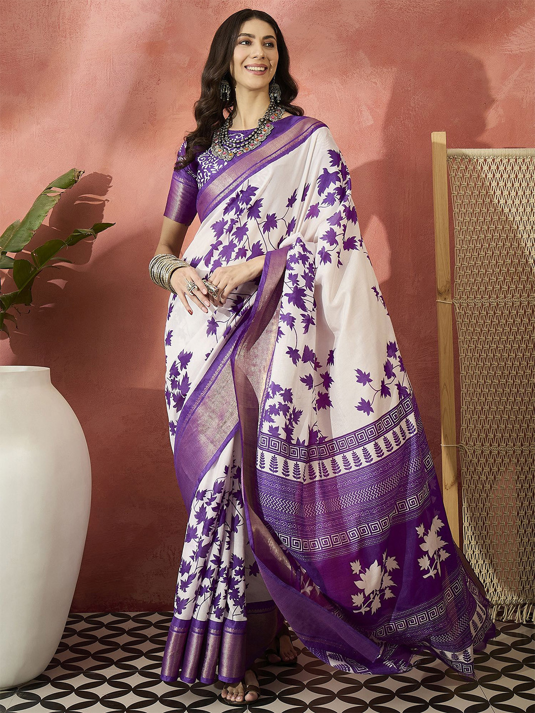 

Sangria Printed Saree With Blouse, Purple