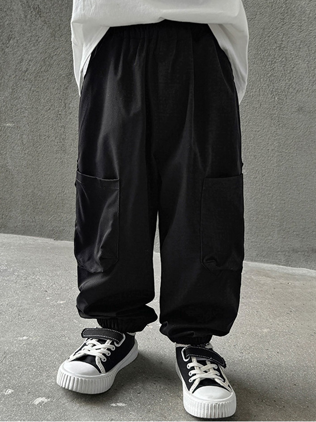 

LULU & SKY Boys High-Rise Loose Fit Cargo Joggers, Black