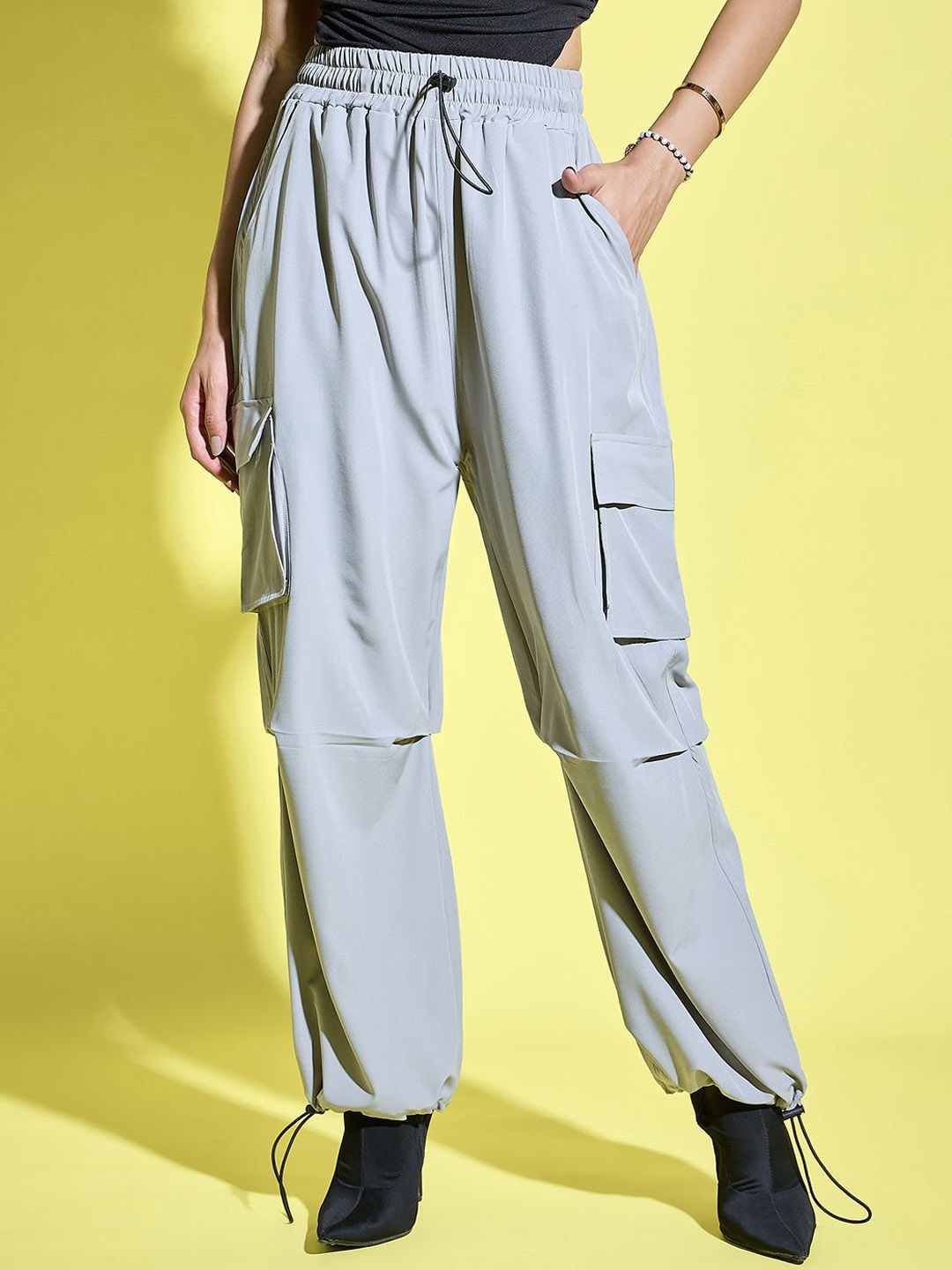 

BUY NEW TREND Women Relaxed Loose Fit High-Rise Cargos Trousers, Grey