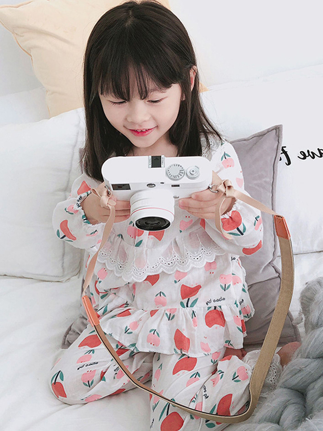

LULU & SKY Girls Printed Night suit, White
