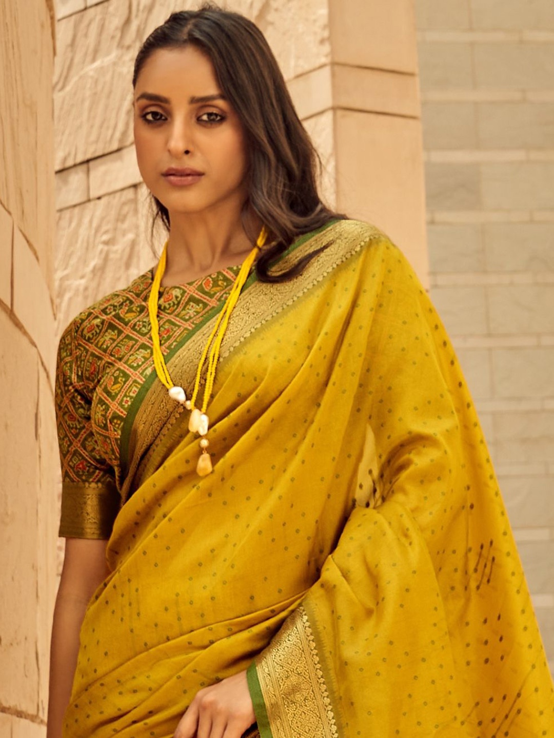 

BLENDIFY Woven Design Silk Blend Patola Saree, Yellow