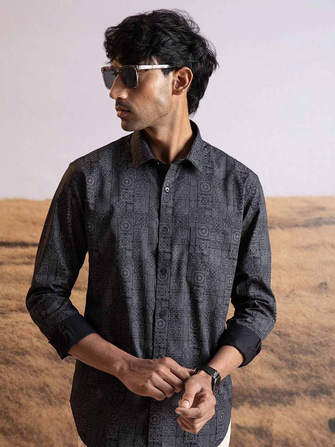

Sero Men Smart Fit Spread Collar Geometric Printed Cotton Casual Shirt, Black