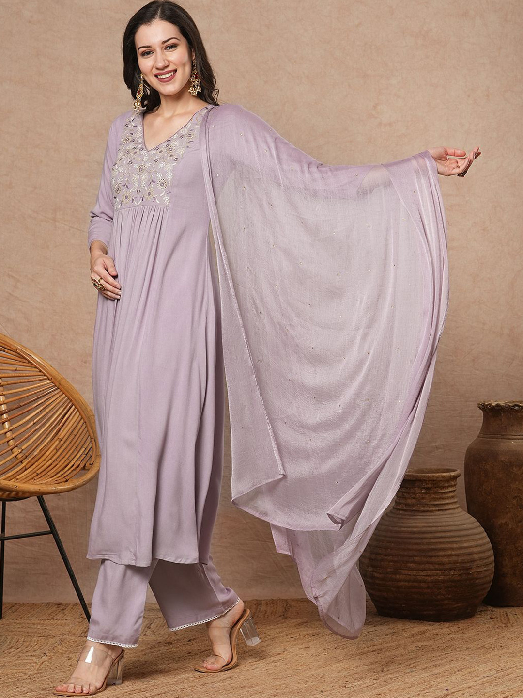 

DIVASTRI Floral Embroidered Pleated V-Neck A-Line Kurta With Palazzos & Dupatta, Lavender