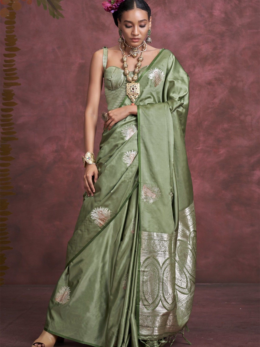 

MySilkLove Pearl Pink Handloom Satin Banarasi Saree, Green